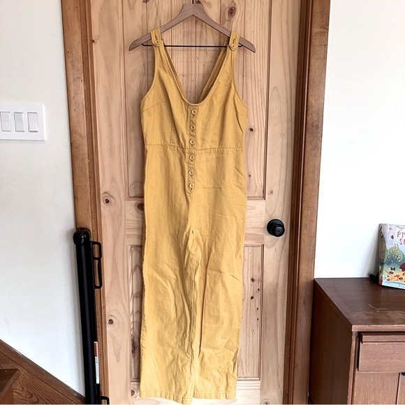 ☘️ 3/30 - UO Denim Jumpsuit - Picture 1 of 4